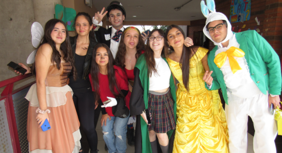 Celebración del Día del Libro en Sede Central: un festín literario para estudiantes creativos